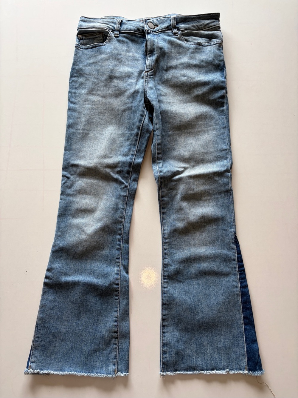 DL 1961 women’s size 27 mid rise flare denim jeans mid rise raw hem 25” inseam